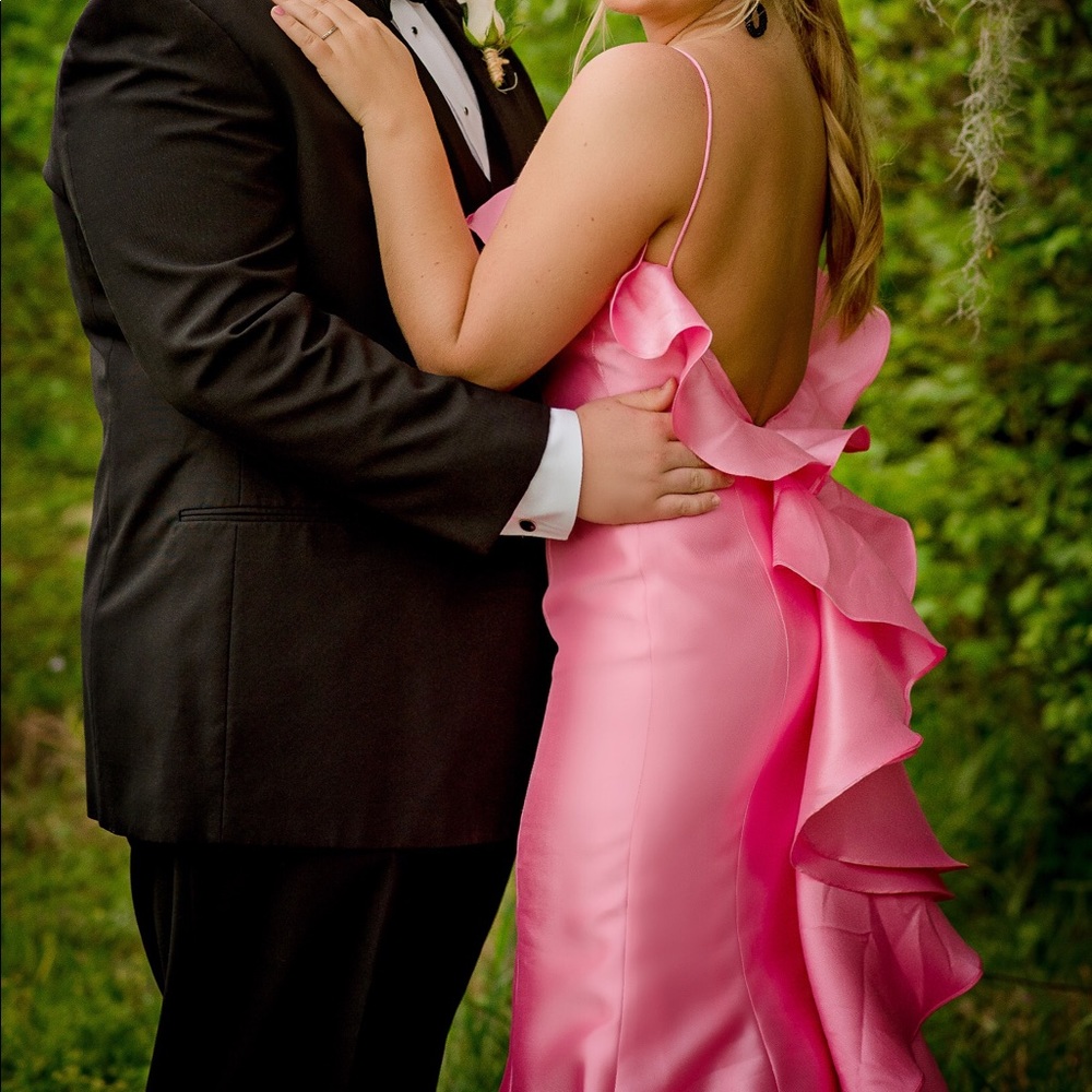 STUNNING pink sherri hill dress